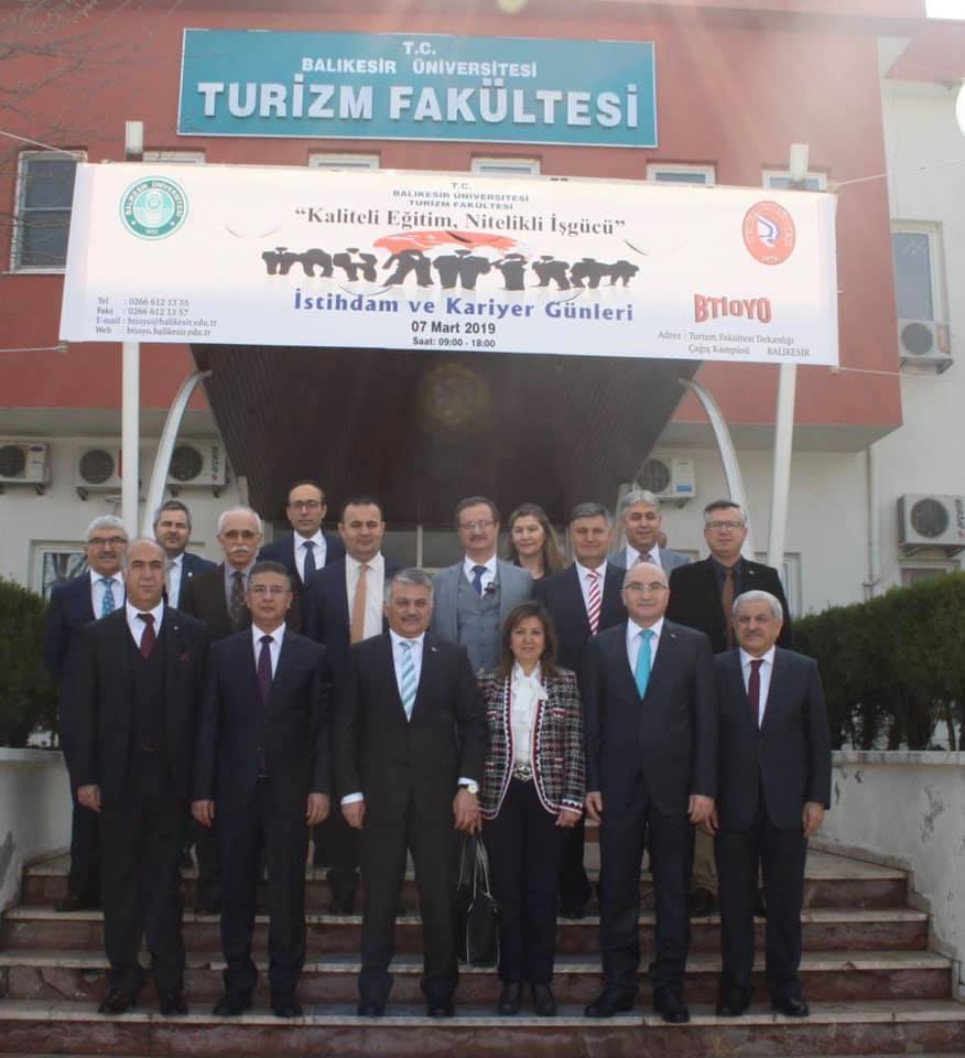 balikesir universitesi turizm fakultesi nin 8 sini duzenledigi istihdam ve kariyer gunleri etkinligine balikesir valisi ersin yazici izmir demokrasi universitesi rektorumuz prof dr bedriye tuncsiper ve balikesir universitesi rektoru prof dr ilter