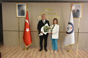 İzmir Demokrasi Üniversitesinde Devir Teslim Töreni