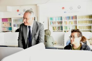 Rektör Karahasanoğlu’ndan Kütüphane ve Laboratuvar Ziyareti