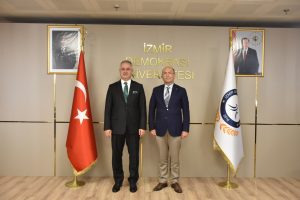 İzmir Tınaztepe Üniversitesi Rektörü Prof. Dr. Mustafa Güvençer, Rektör Prof. Dr. Selim Karahasanoğlu’nu ziyaret ederek yeni görevinden dolayı tebrik ederek başarı diledi.