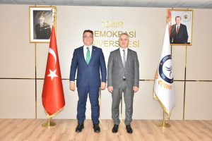 İzmir Yüksek Teknoloji Enstitüsü Rektörü Prof. Dr. Yusuf Baran, Rektör Prof. Dr. Selim Karahasanoğlu’nu ziyaret etti. Görüşmede iki kurum arasında yürütülebilecek çalışmalar değerlendirilirken konuk Rektör, yeni görevi vesilesiyle Rektör Karahasanoğlu’nu tebrik edip, başarı diledi.