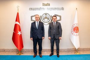 İzmir Demokrasi Üniversitesi Rektörü Prof. Dr. Selim Karahasanoğlu, İzmir Cumhuriyet Başsavcısı Ali Yeldan’ı makamında ziyaret etti.