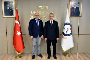 İzmir Demokrasi Üniversitesi Buca Seyfi Demirsoy Eğitim ve Araştırma Hastanesi Başhekimi Prof. Dr. Mehmet Yekta Öncel, İzmir Demokrasi Üniversitesi Rektörü Prof. Dr. Selim Karahasanoğlu’nu makamında ziyaret etti.