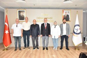 AK Parti İzmir İl Başkan Yardımcısı ve Sosyal Politikalar Başkanı Av. Esra Garagon Etlik ve İzmir Engelsiz Güç Birliği Platformu Başkanı İlhami Semih Ercan ile Yönetim Kurulu Üyeleri, Rektör Prof. Dr. Selim Karahasanoğlu’nu ziyaret ederek, yeni görevinde başarı diledi.