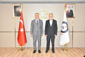 İzmir Uyuşturucu ve Bağımlılıkla Mücadele Derneği Başkanı Burhanettin Kansızoğlu, Rektör Prof. Dr. Selim Karahasanoğlu’nu ziyaret ederek yeni görevi vesilesiyle başarı dileklerini iletti.