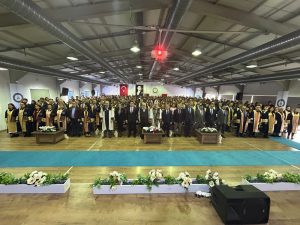 İzmir Demokrasi Üniversitesi 2025-2026 Akademik Yılı’nı törenle açtı