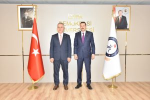 Ak Parti İzmir Milletvekili Mahmut Atilla Kaya, Rektör Prof. Dr. Selim Karahasanoğlu’nu ziyaret ederek, yeni görevi vesilesiyle tebrik ederek başarı dileklerini iletti.