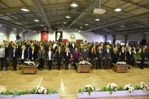 İzmir Demokrasi Üniversitesinde, Gazi Mustafa Kemal Atatürk’ün aramızdan ayrılışının 87. yılı dolayısıyla anma töreni düzenlendi.