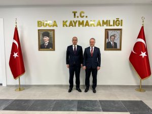 İzmir Demokrasi Üniversitesi Rektörü Prof. Dr. Selim Karahasanoğlu, Buca Kaymakamı Muhammed Gürbüz’e iadeiziyarette bulundu.