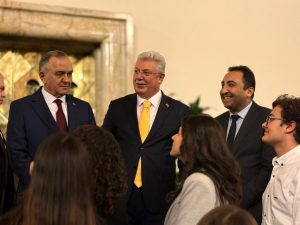 İzmir Demokrasi Üniversitesi Öğrencilerinden TBMM Ziyareti